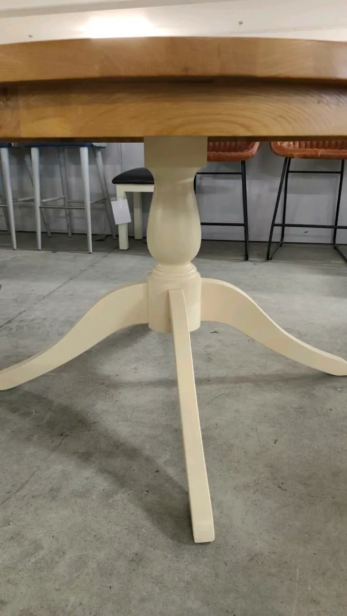 Round Oak dining table - Image 3
