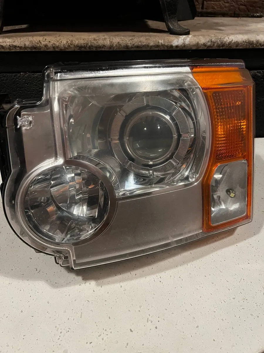 Discovery 3 headlight - Image 1