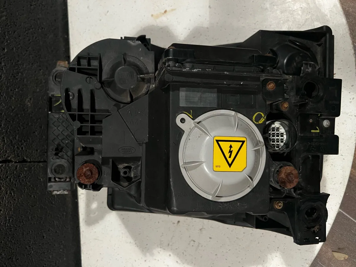Discovery 3 headlight - Image 3