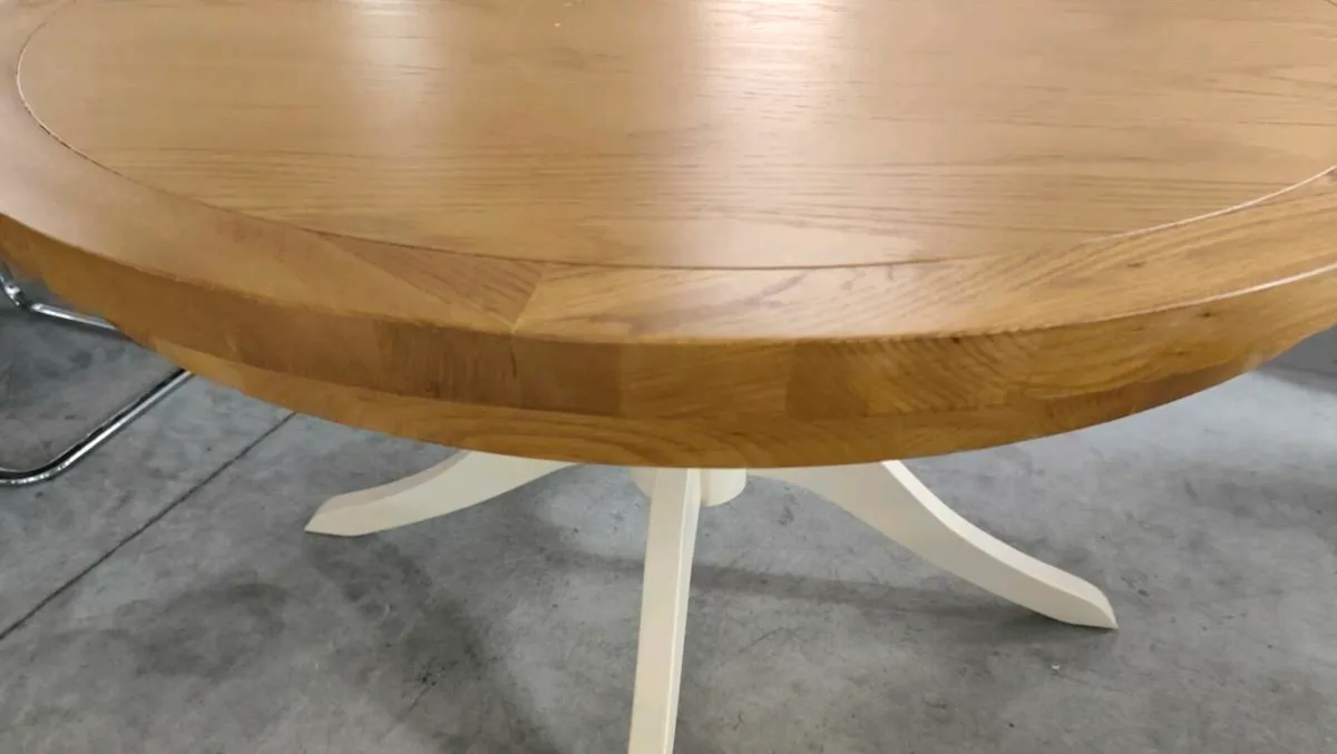 Round Oak dining table - Image 2