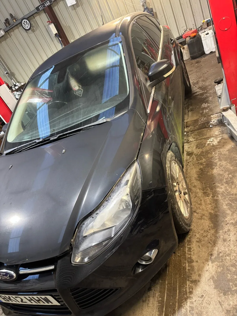 2012 ford focus breaking