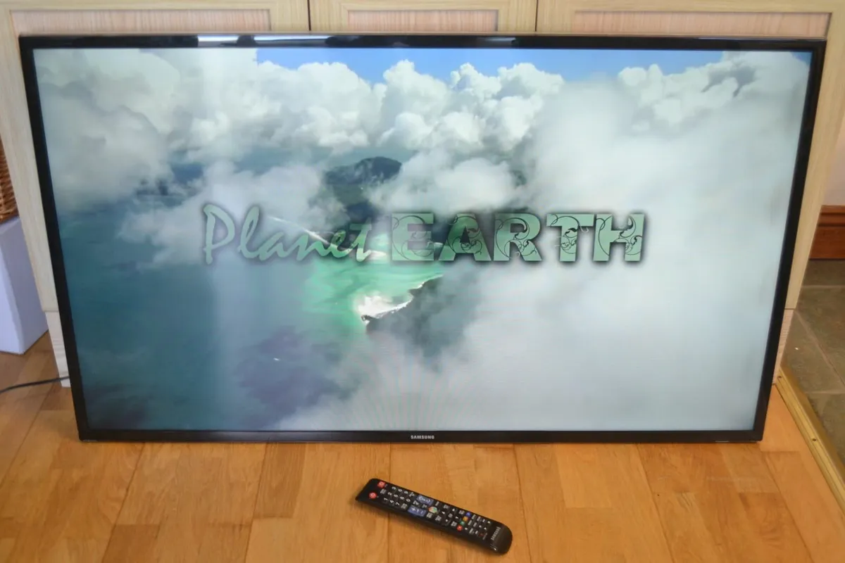 Samsung 46-inch Full HD Smart TV - Image 2
