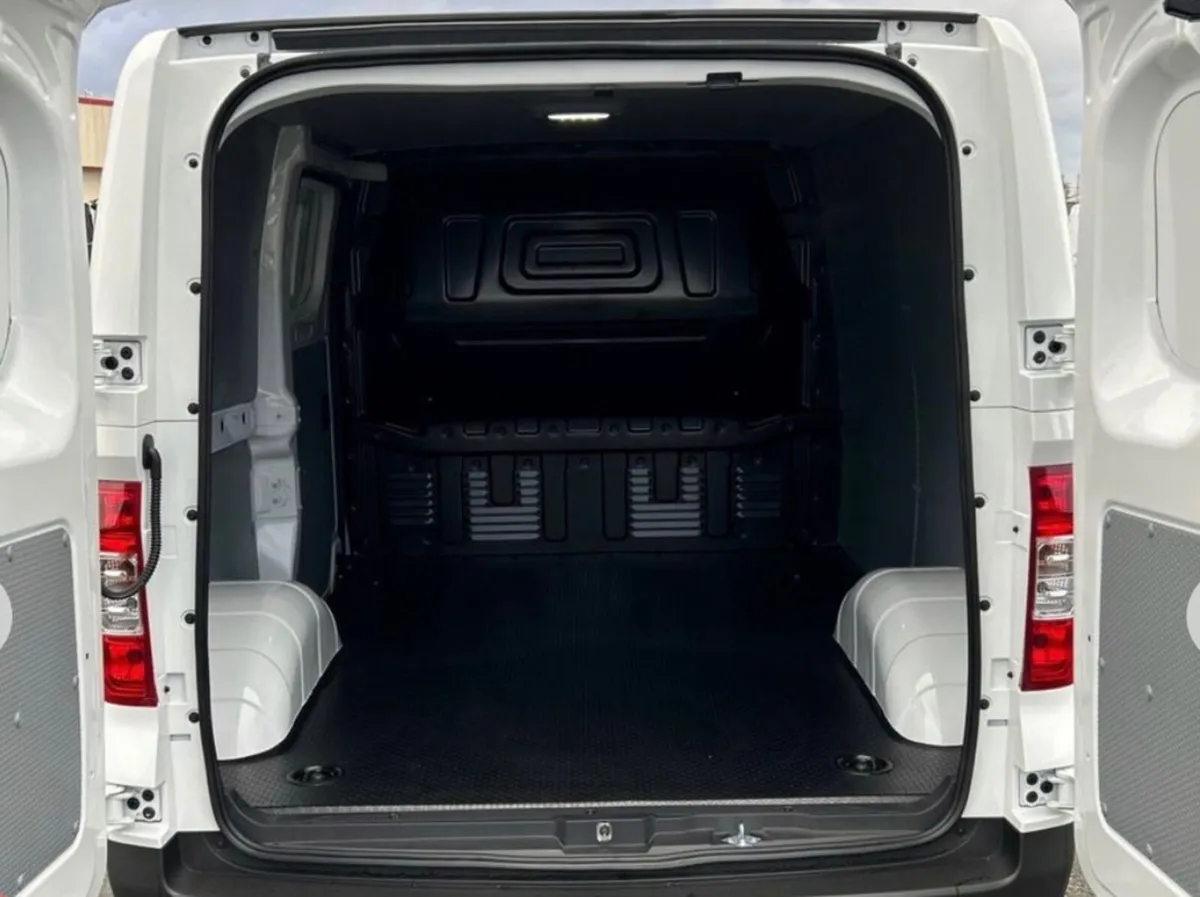 2025 Maxus E Deliver 3 50Kwh - Image 4