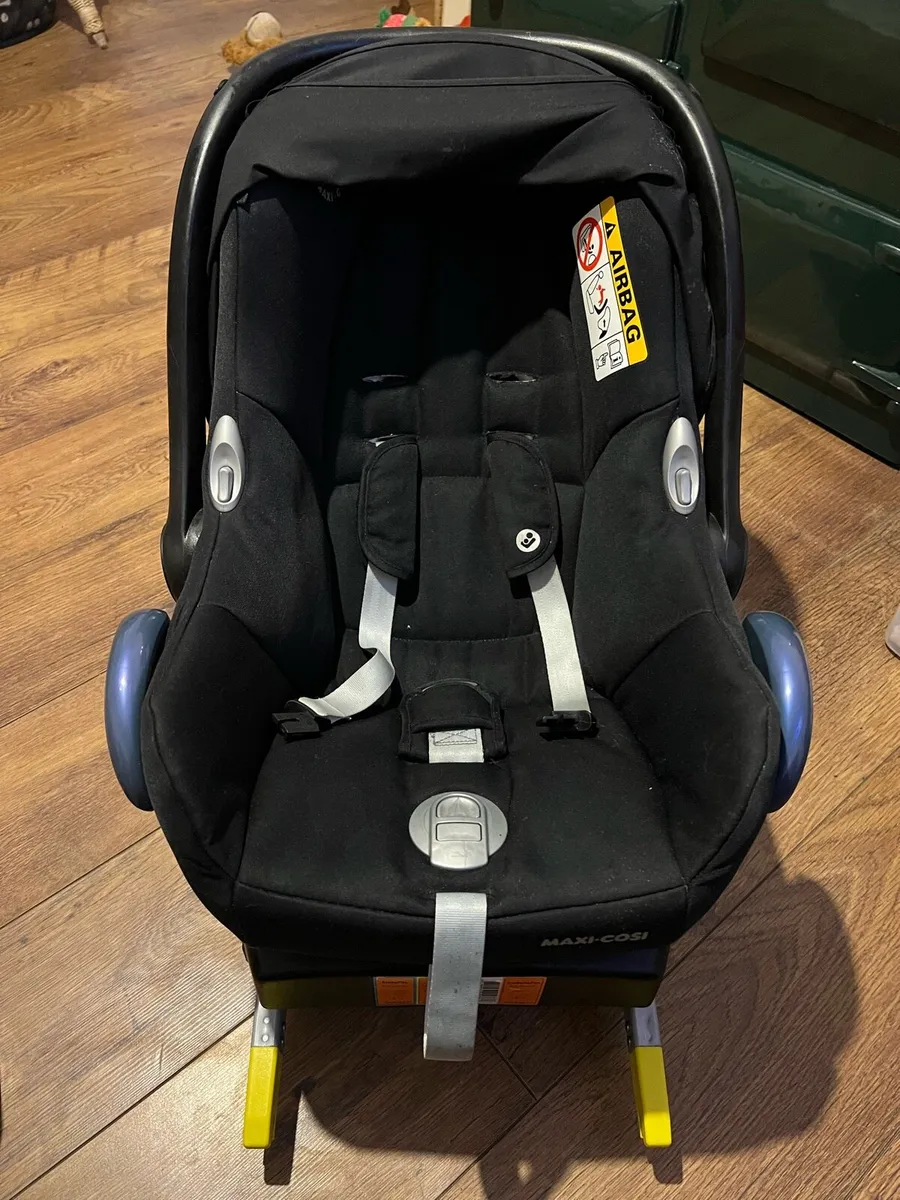 Maxi - Cosi Car seat with Isofix - Image 1