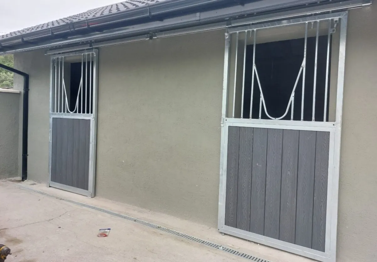 STABLE DOORS ,PARTITIONS & FRONTS - Image 3