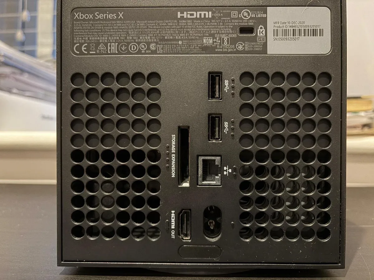 Xbox Series X - Image 3