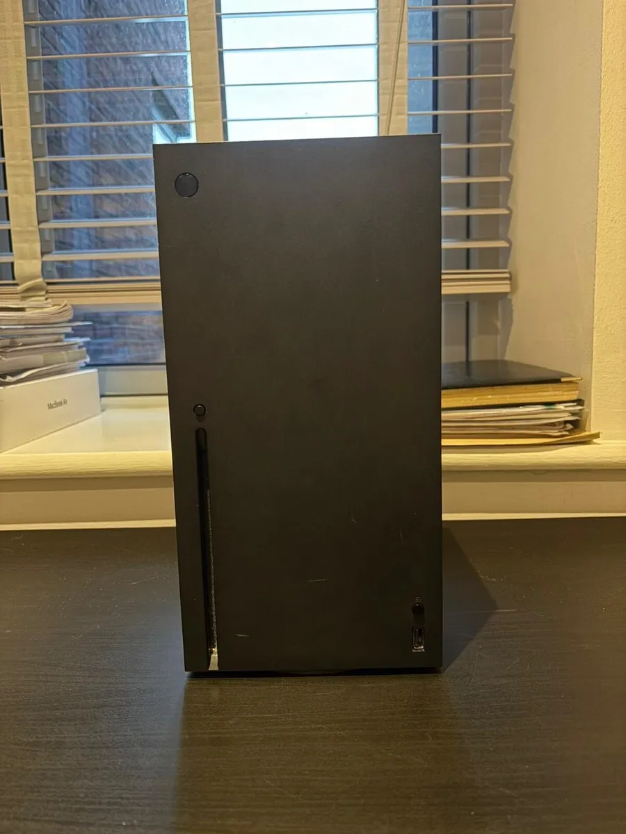 Xbox Series X - Image 4