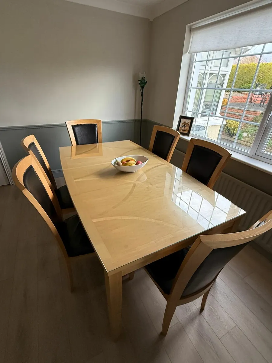 Dining table and 6 chairs - Image 1