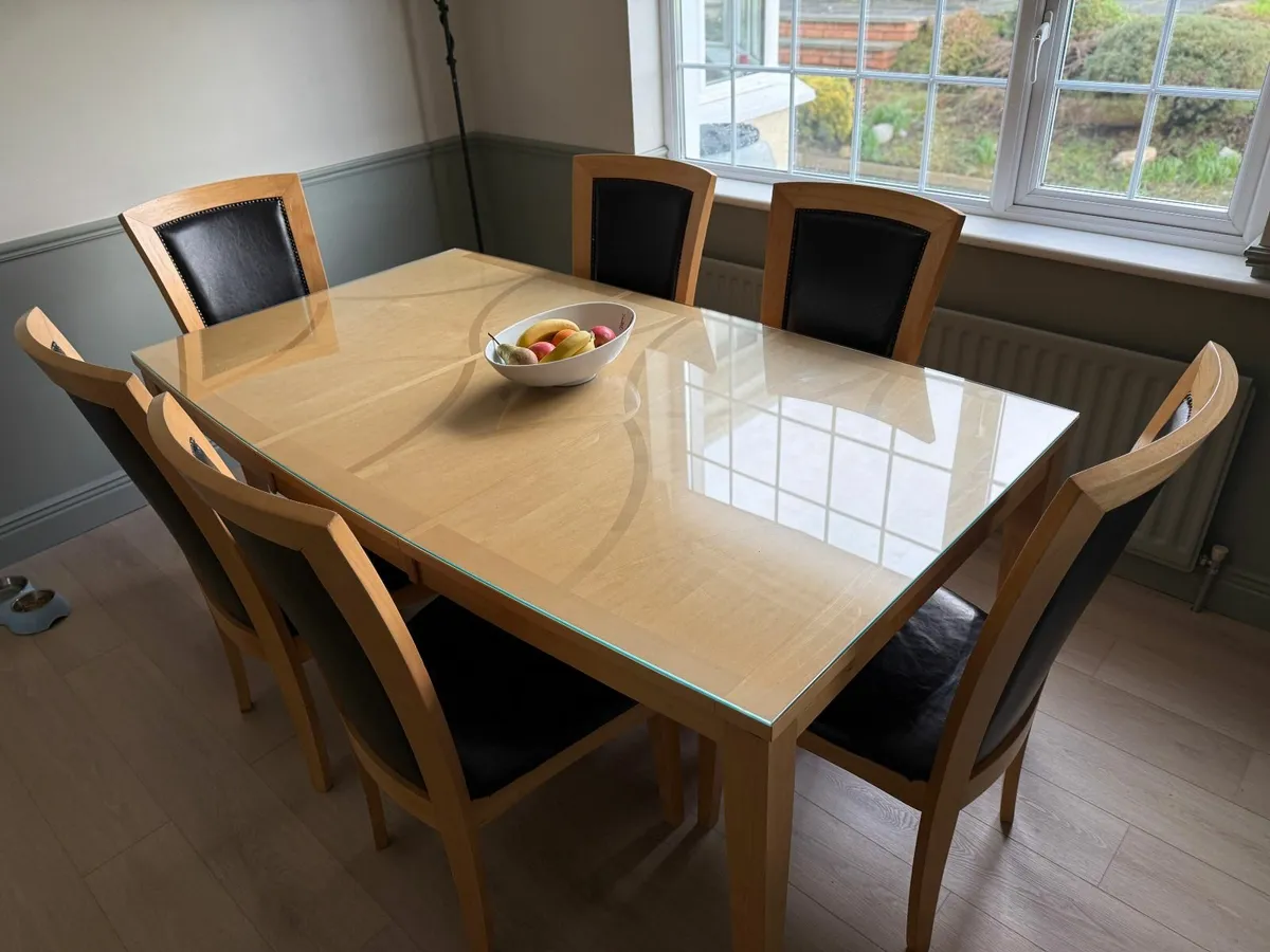 Dining table and 6 chairs - Image 2