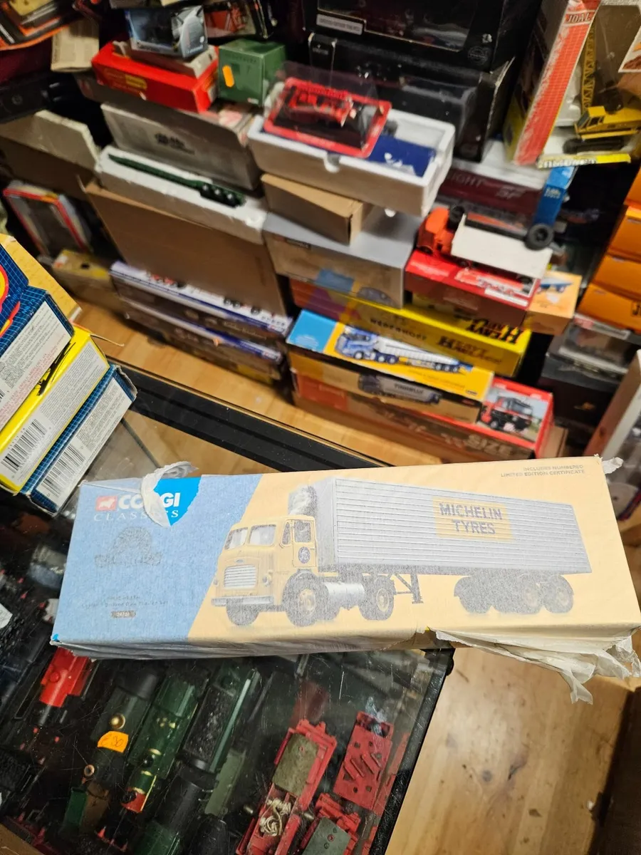 Corgi Leyland Tractor Unit and Michelin Trailer 1.