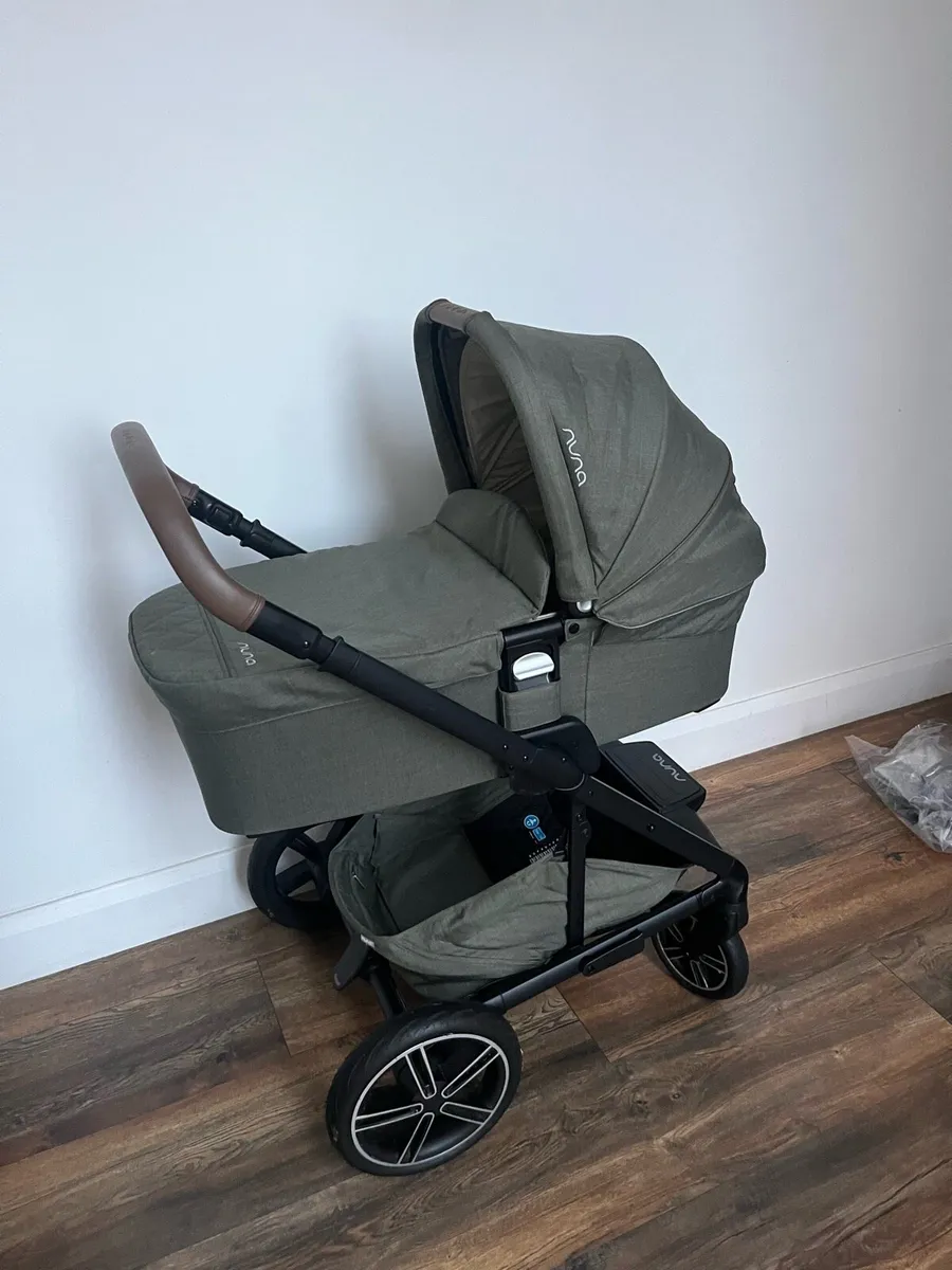Immaculate Nuna Mixx Next Pram & Bassinet - Image 1