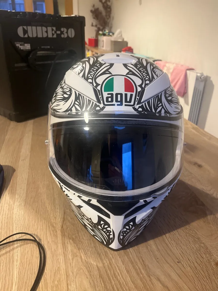 Motorcycle helmet - Image 2