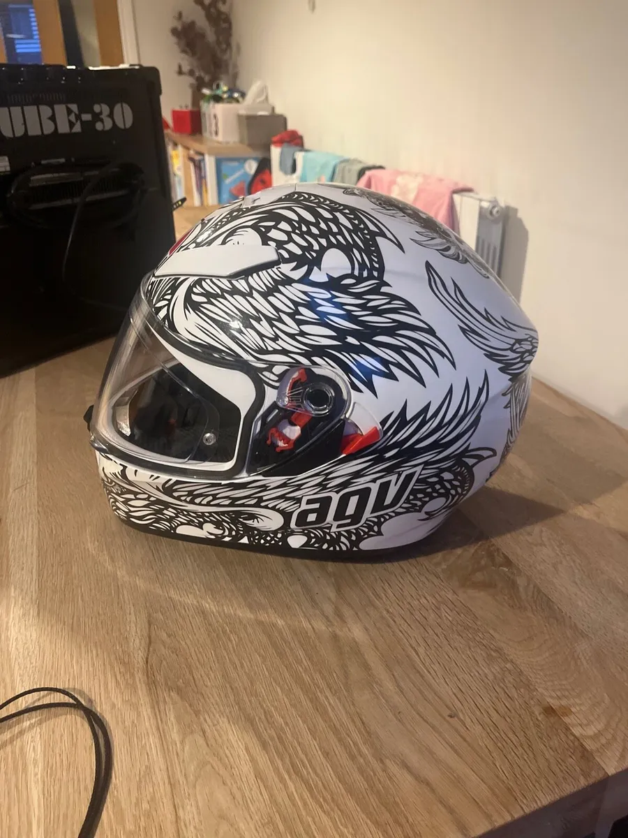 Motorcycle helmet - Image 3