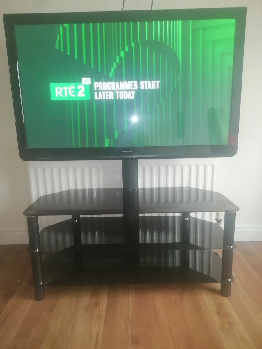 Tv with stand - Image 3
