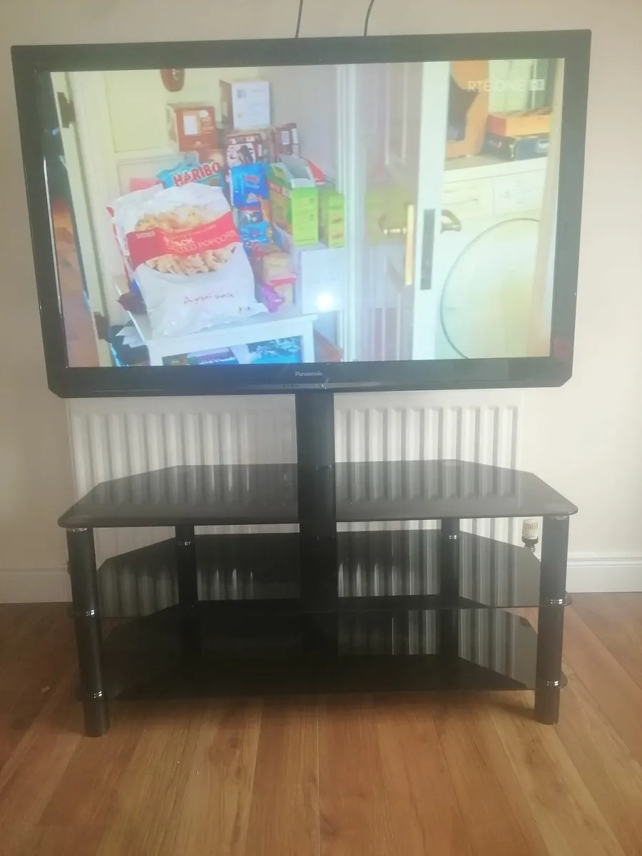 Tv with stand - Image 4