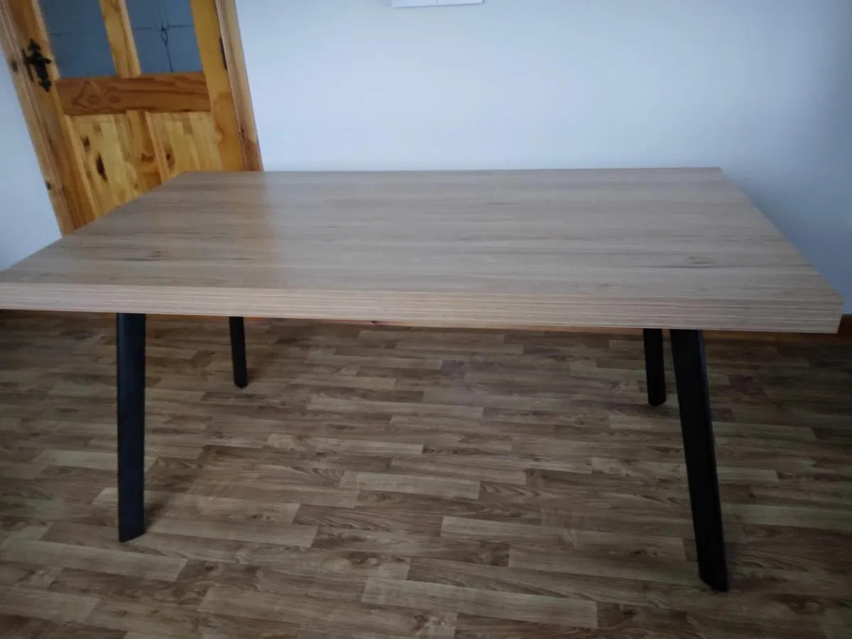 Dining  table - Image 2
