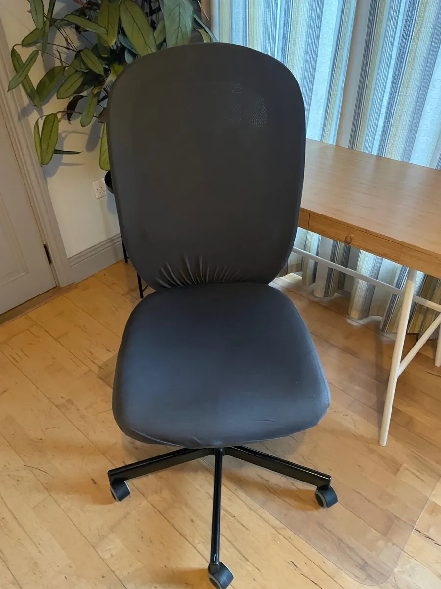 Office desk, office chair and floor protector - Image 2