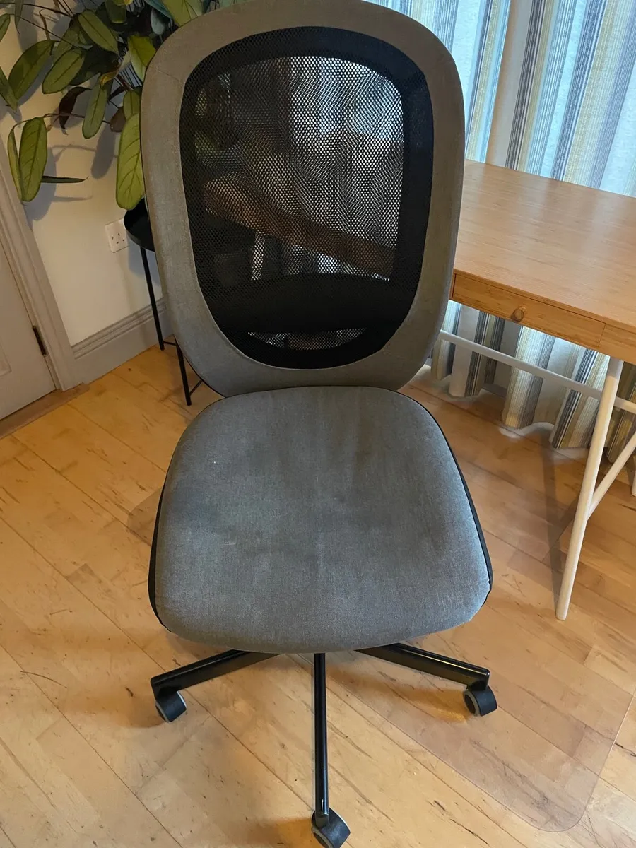 Office desk, office chair and floor protector - Image 4