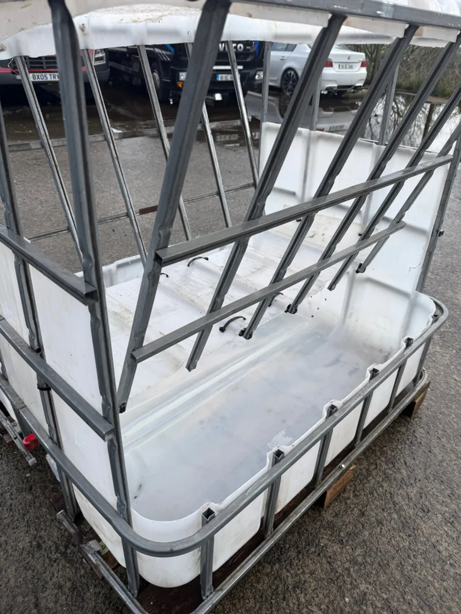 Hay feeder for sheep or calves - Image 2