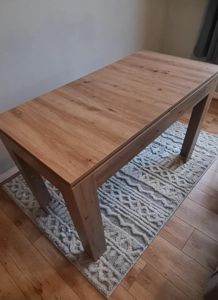 Solid dining table - Image 1