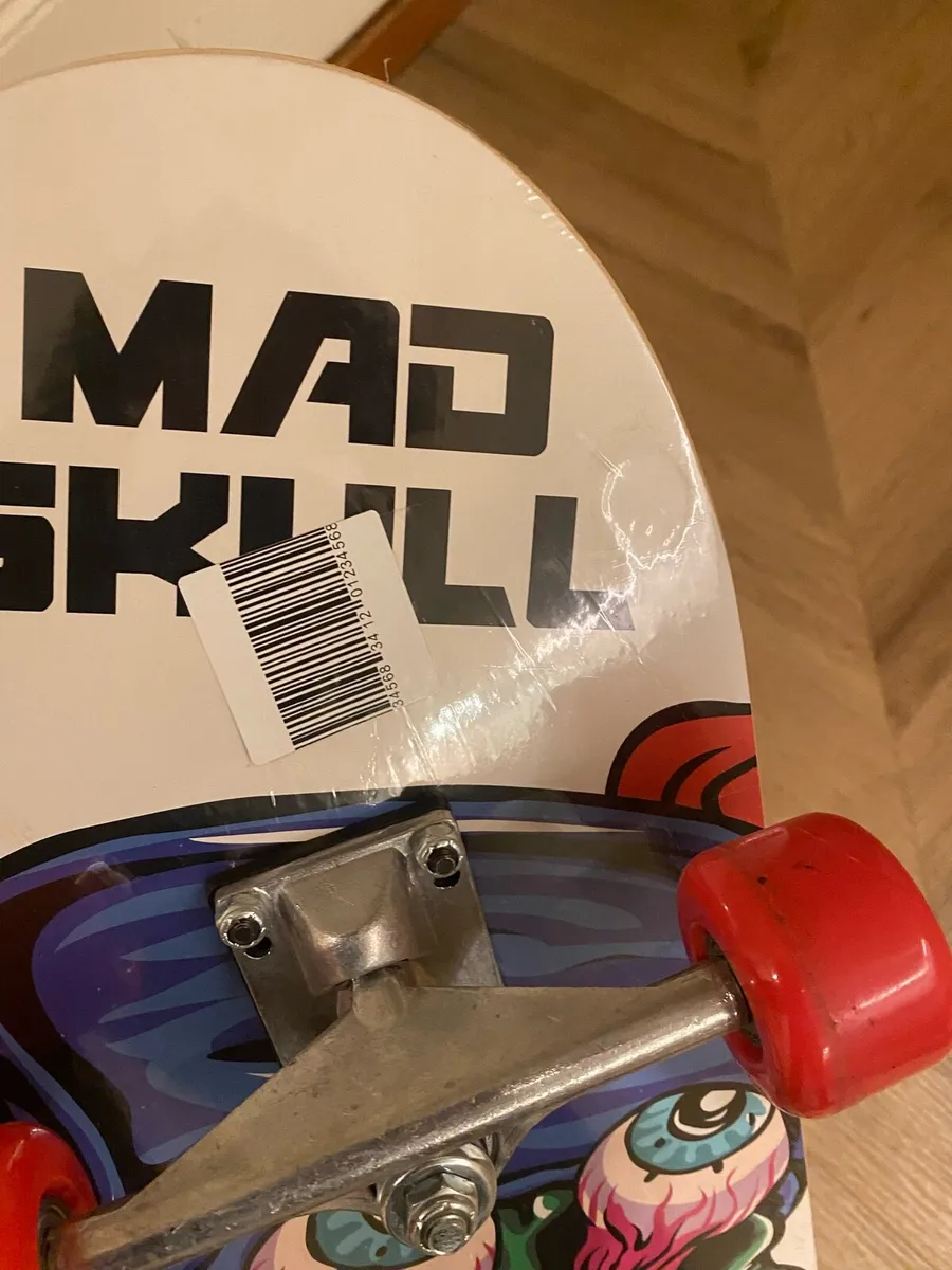 Brand new skateboard - Image 4