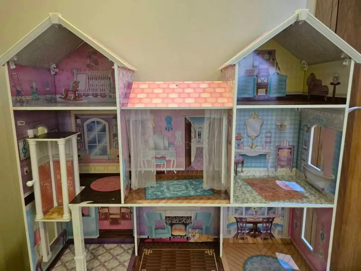Luxurious doll house - Image 3