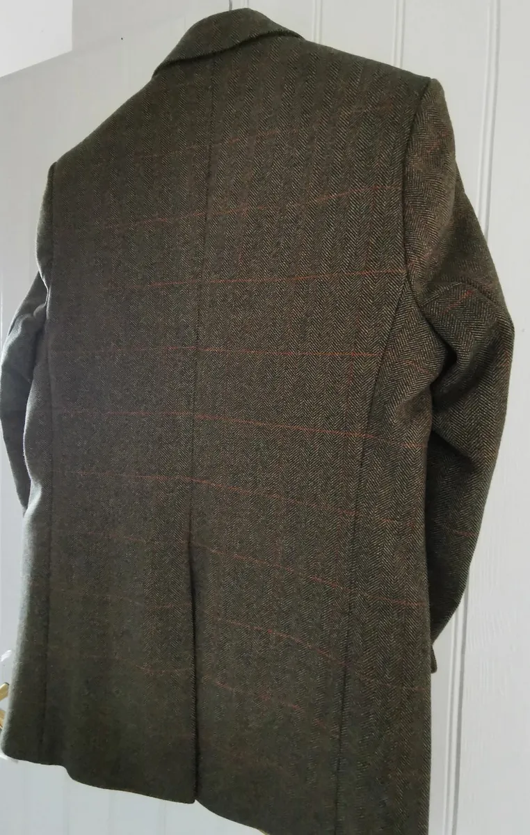 Man's Tweed Jacket - Image 1