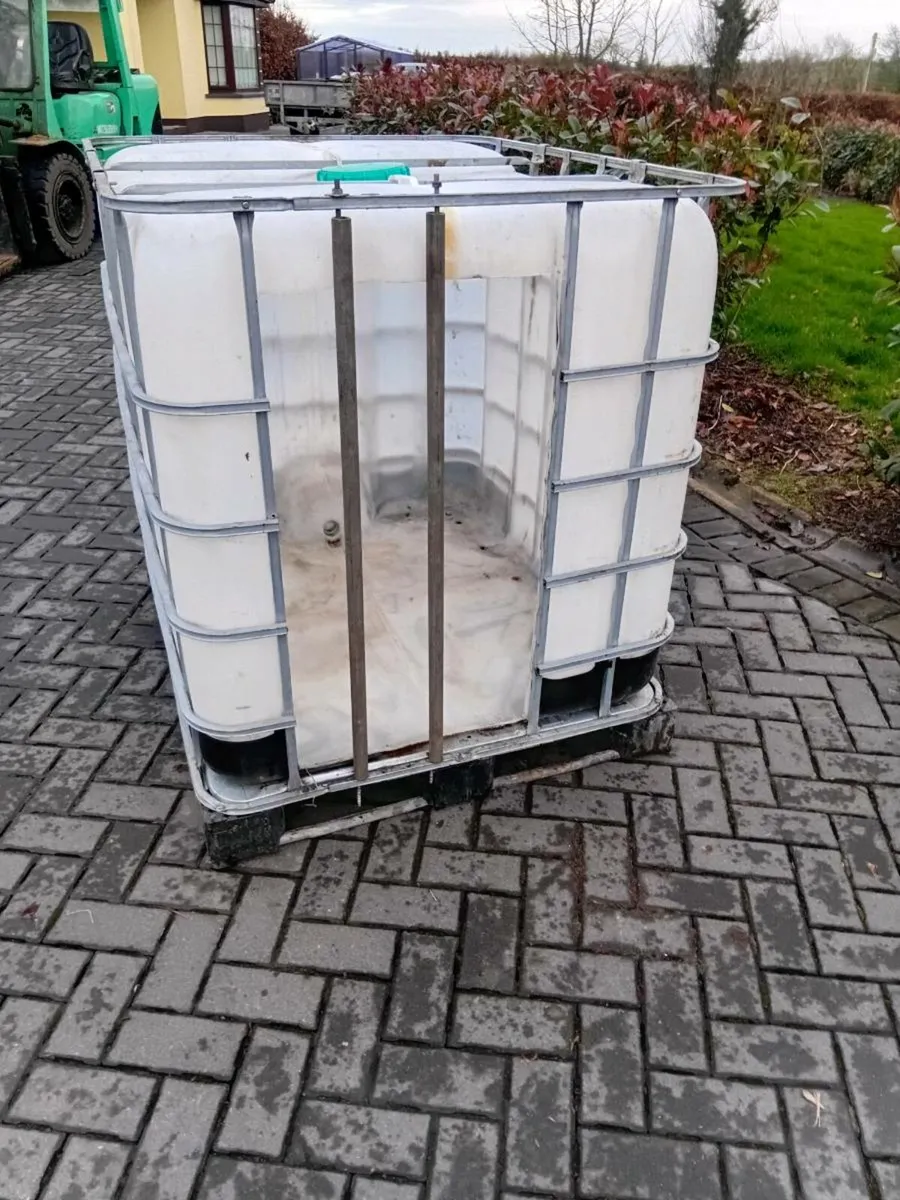 Calf hutch - Image 1