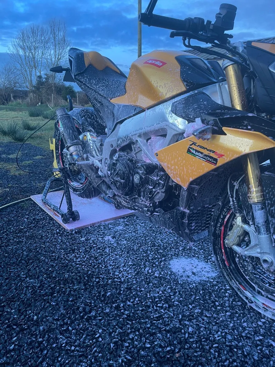 Aprilia Tuono V4 2012 - Image 1