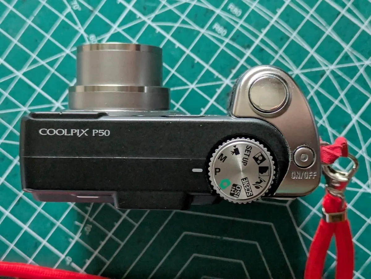 Nikon P50 8 MP CCD🌈 digital compact 📸 - Image 3