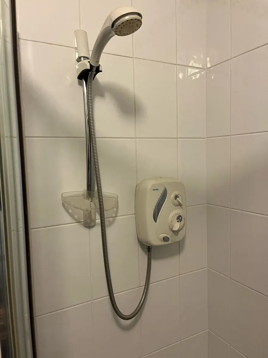 Shower - Image 3