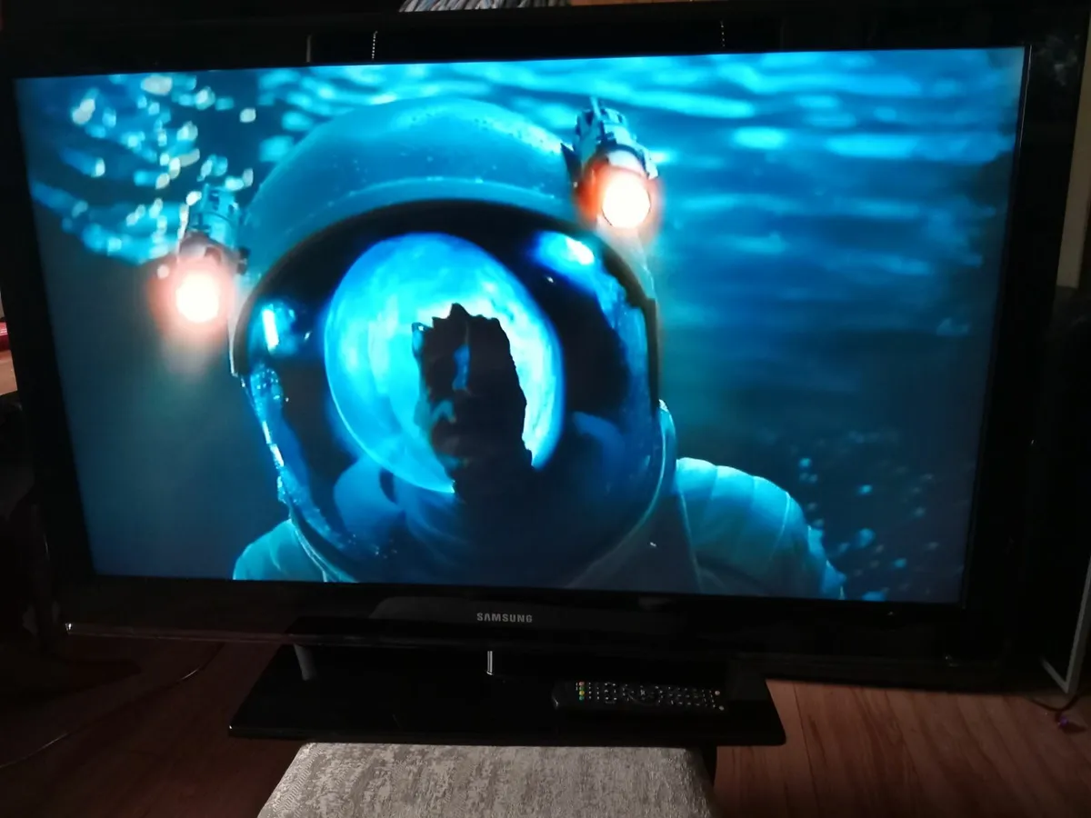 50in samsung tv with remote - Image 2