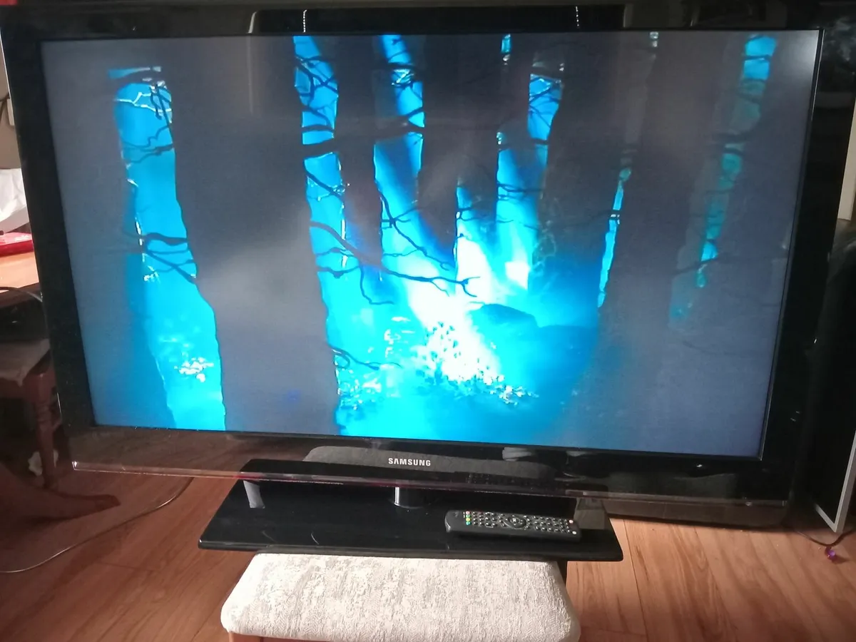50in samsung tv with remote - Image 3