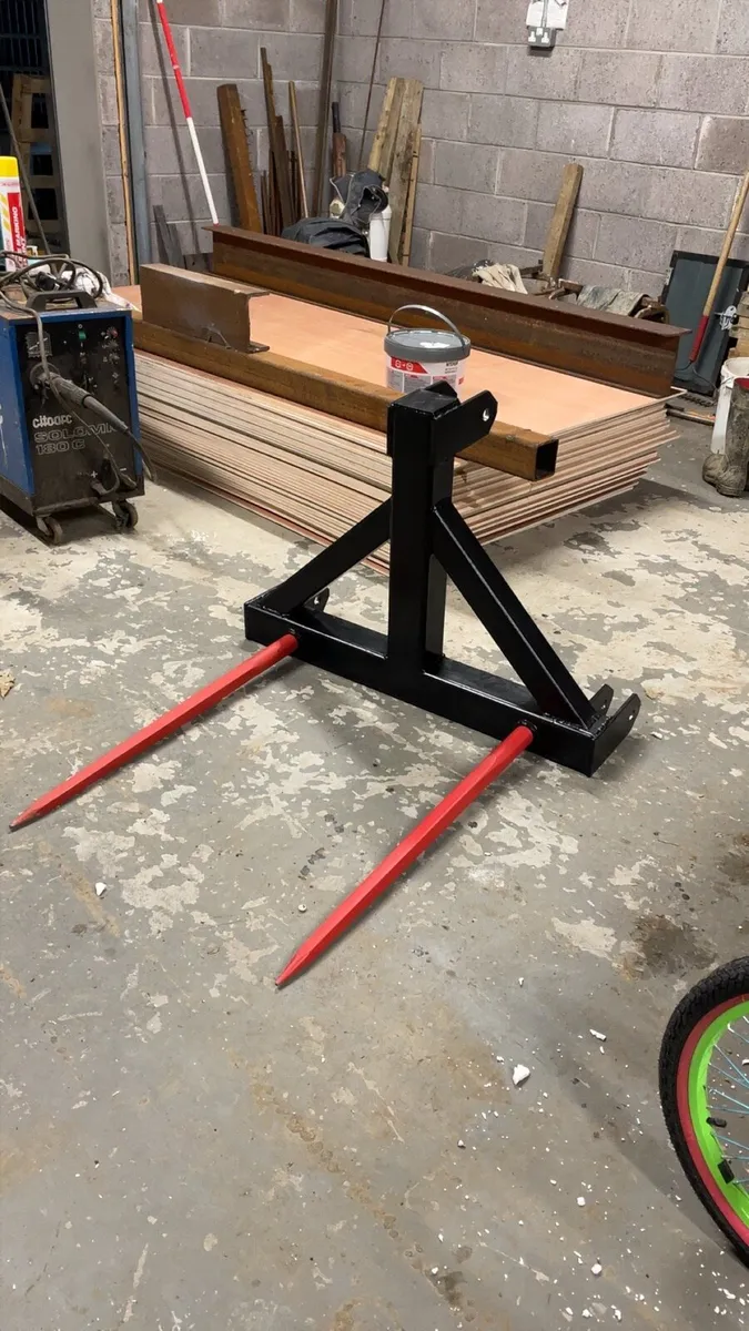 Bale spike - Image 1