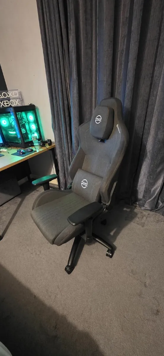 GAMING CHAIR - Image 1