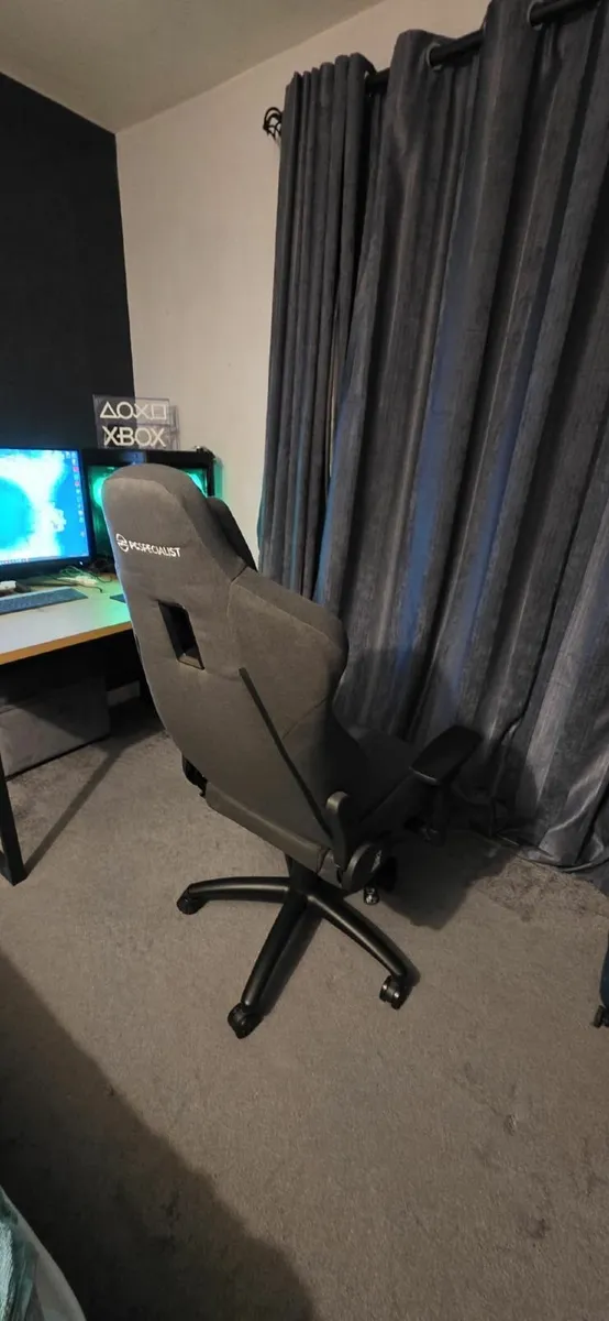 GAMING CHAIR - Image 2