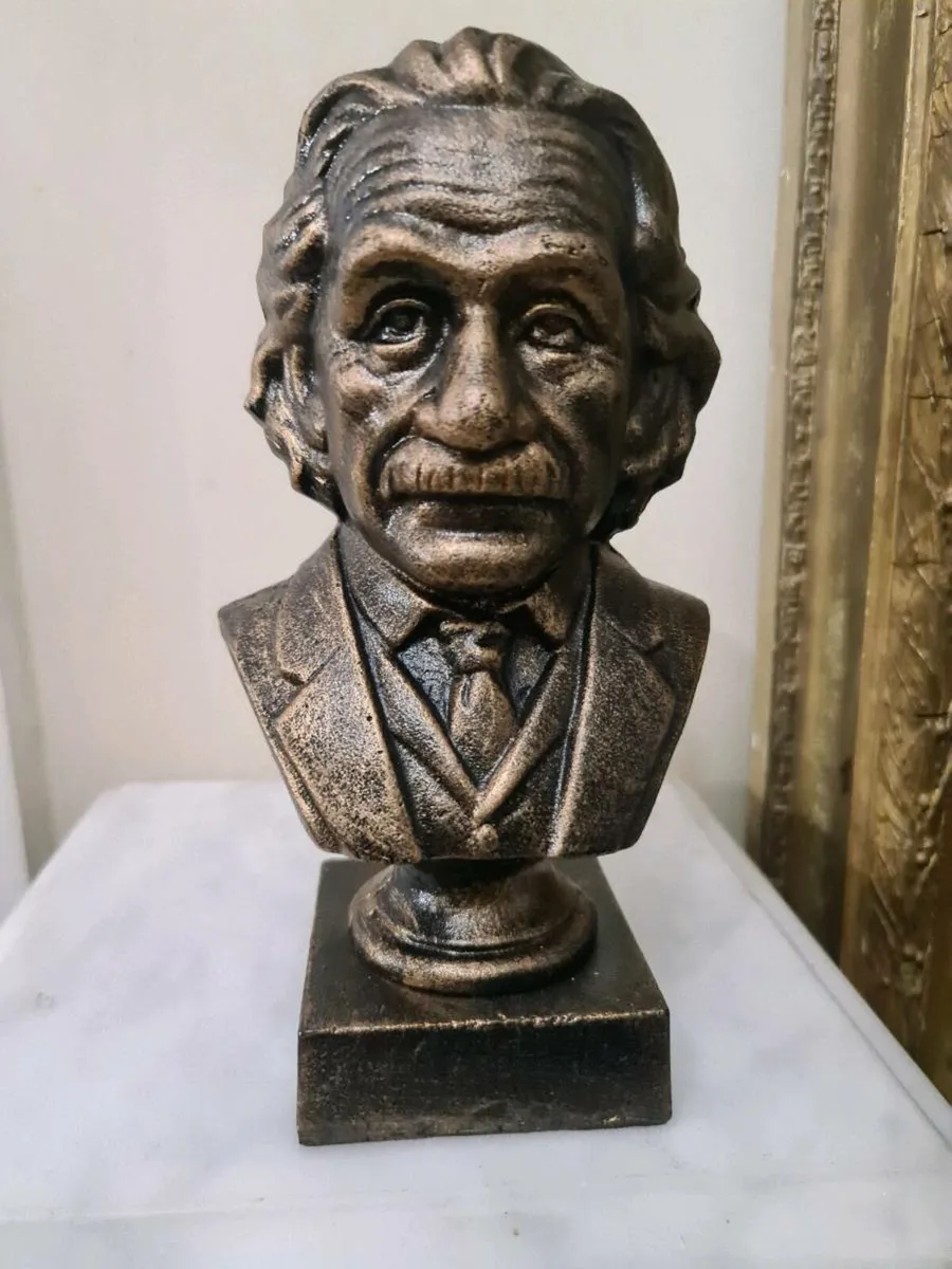 Albert Einstein bust - Image 1
