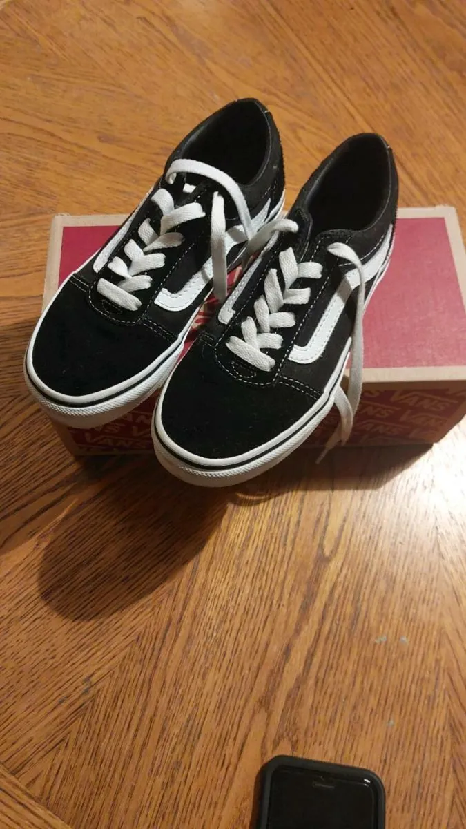 VANS Junior Trainers - Image 1