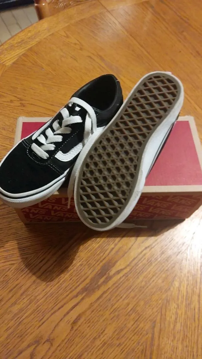 VANS Junior Trainers - Image 2