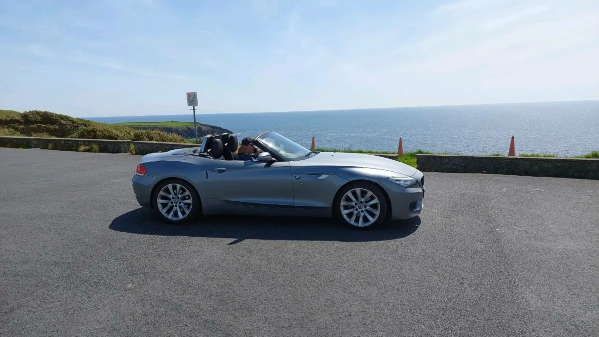 2013 BMW Z4 (E89) sDrive 20i hard top convertible - Image 1