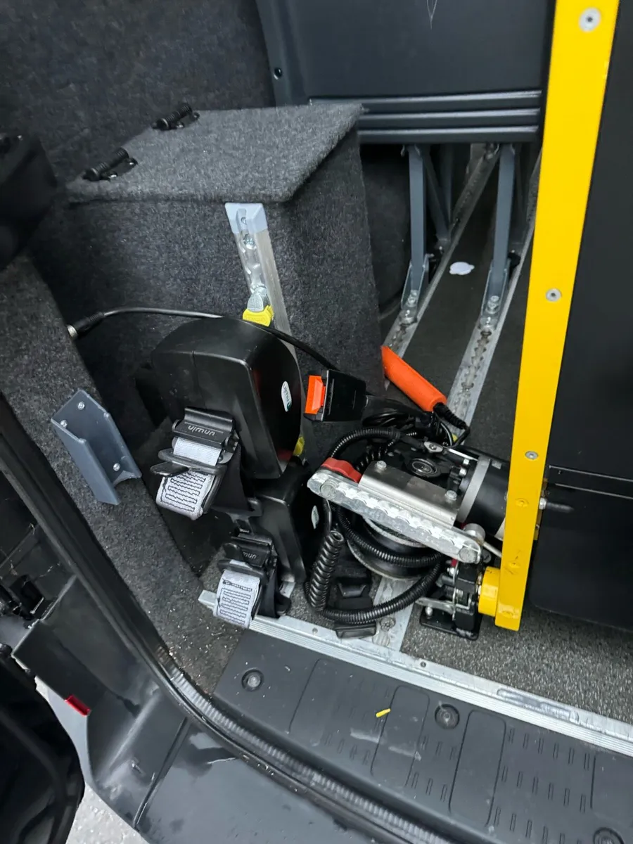 192 Wheel Chair access Mann 15 seater minibus - Image 3