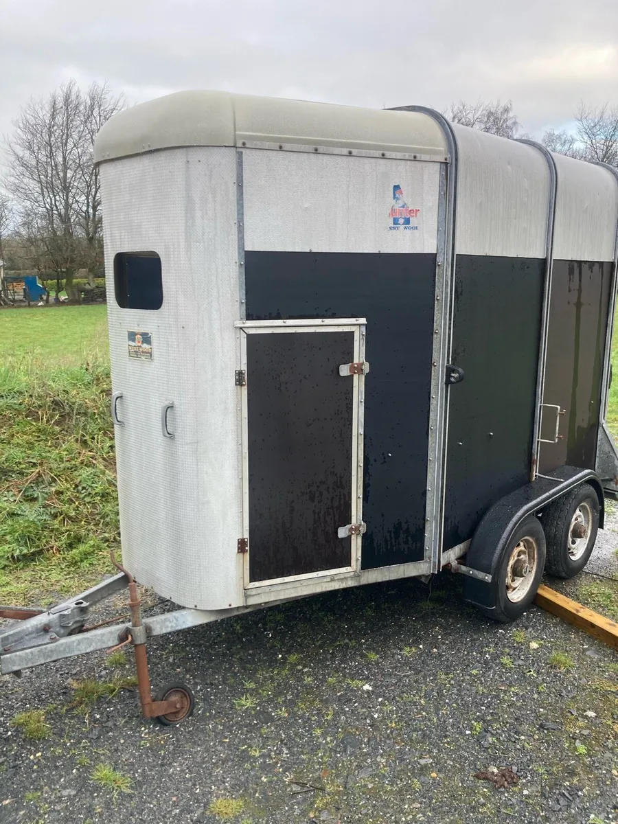 Horse box - Image 1