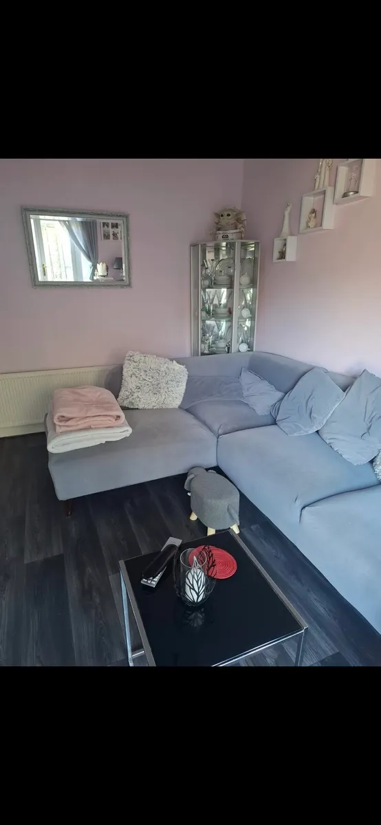 L shaped couch - Image 1