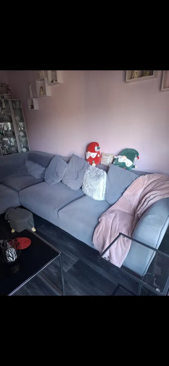 L shaped couch - Image 2