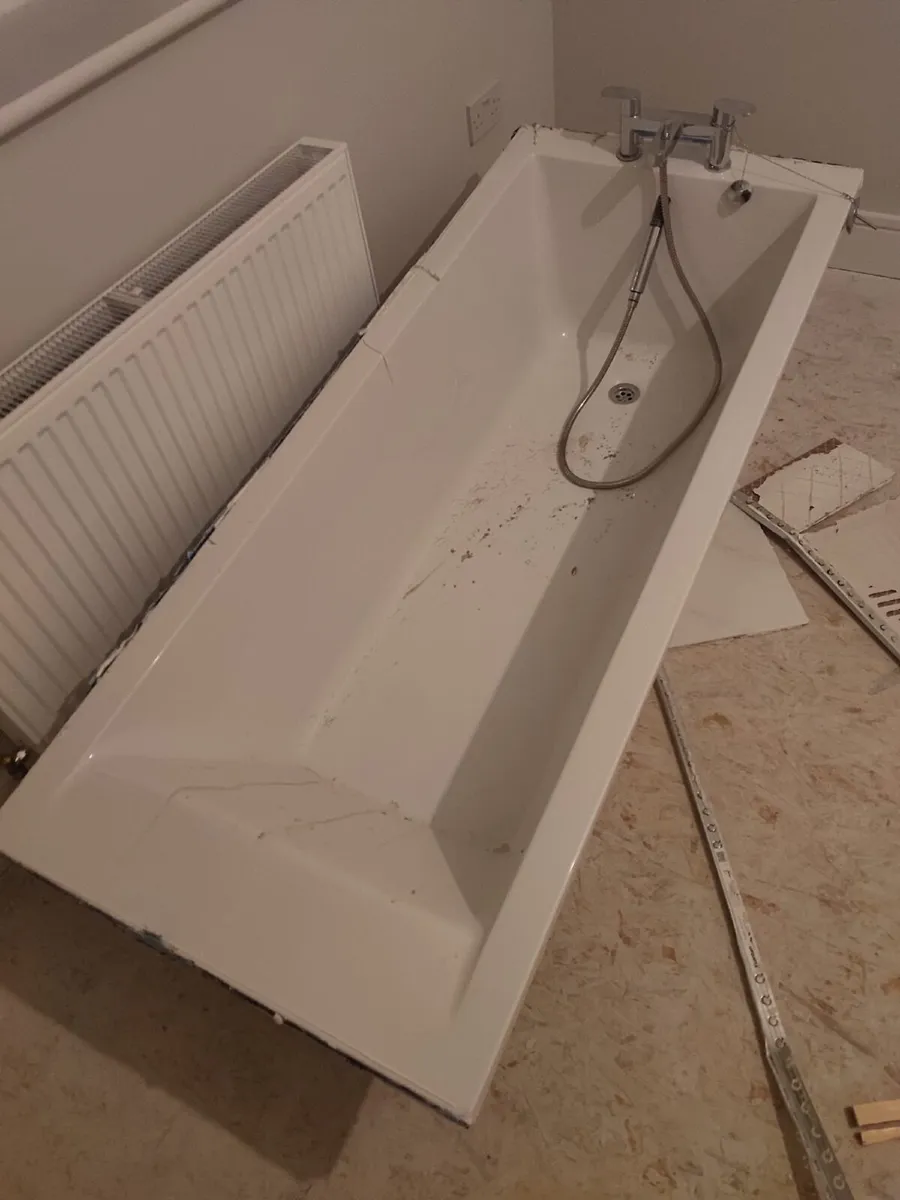 Bathtub with tab - Image 1