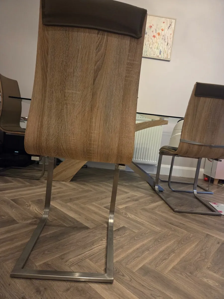 Table and chairs - Image 3