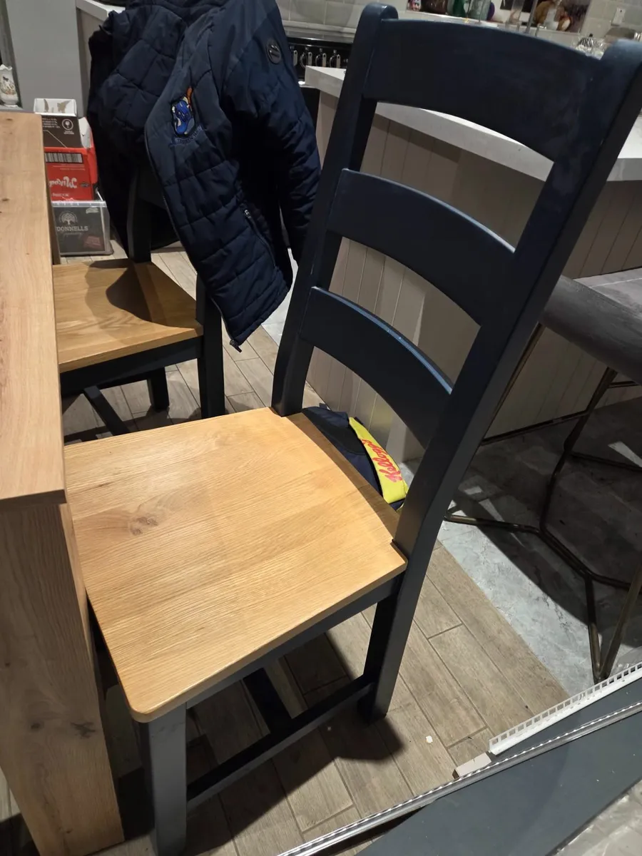 Kitchen table and chairs - Image 2