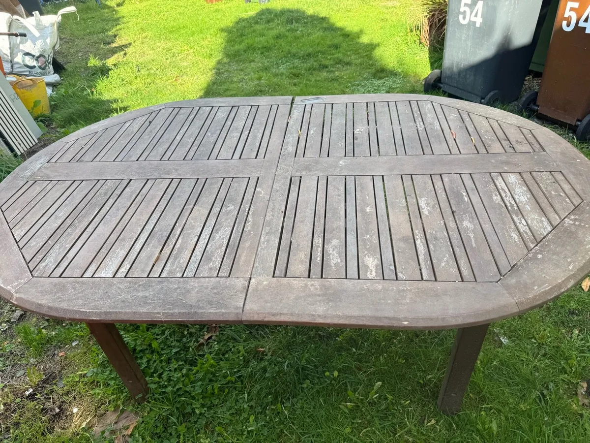 Outdoor table - Image 1