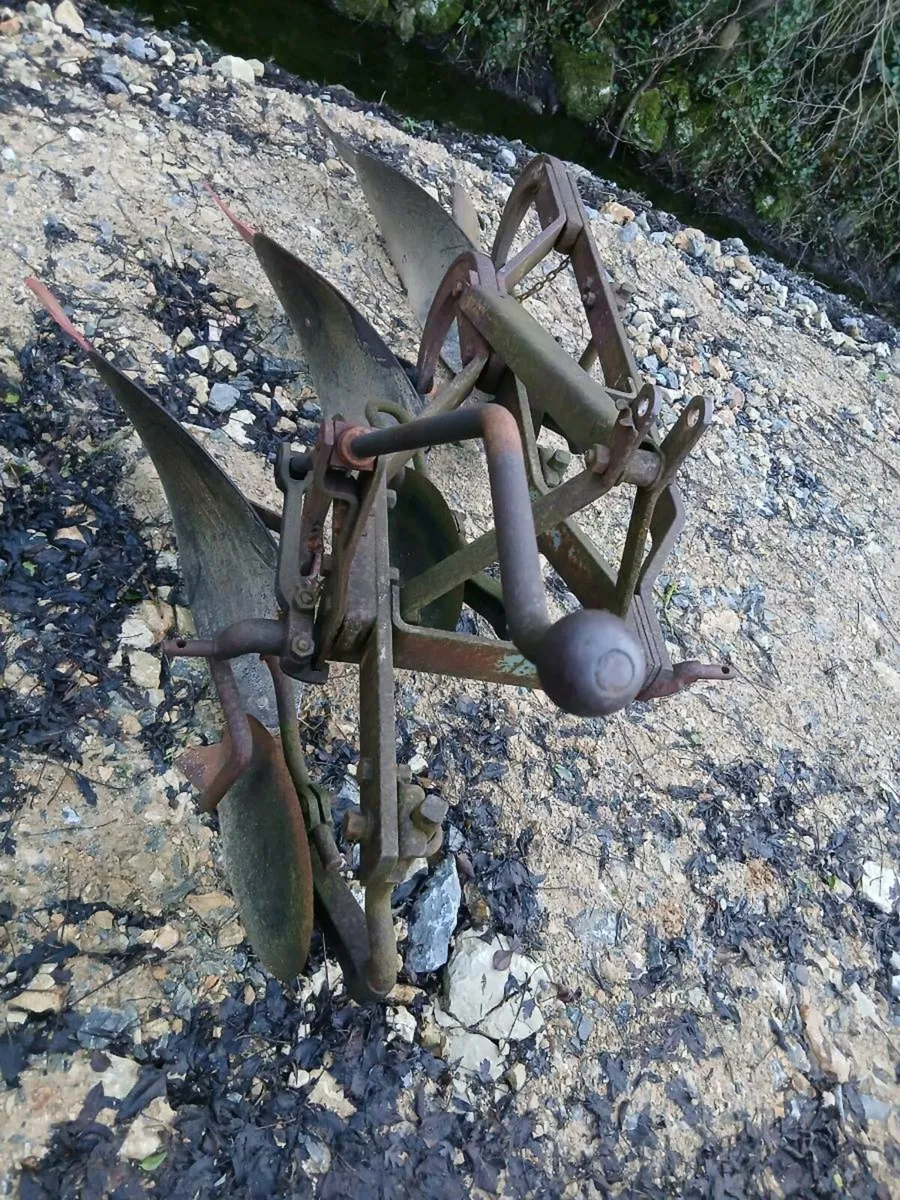 Ferguson 3 furrow plough - Image 2