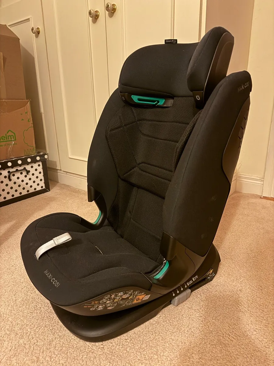 Maxi-Cosi Titan Pro i-size nearly new - Image 2